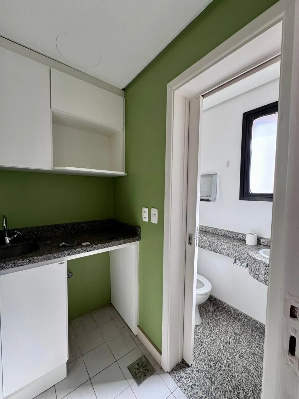 Imagem Oportunidade! Sala com garagem dupla na Cristóvão!