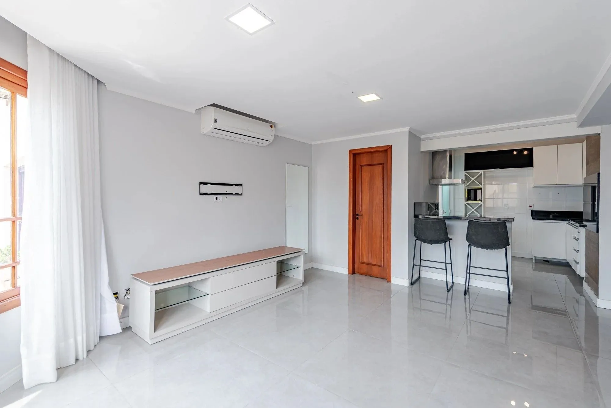 Imagem Casa em condomínio com 3 dormitórios, suíte e 3 vagas.