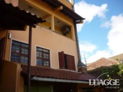 Imagem casa com 4 dormitórios, sendo uma suíte , e 530 area privativa