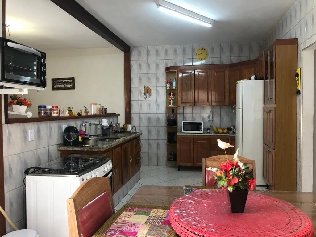 Imagem Casa à venda 3 Quartos, 2 Suites, 5 Vagas, 410M², Santana, Pindamonhangaba - SP
