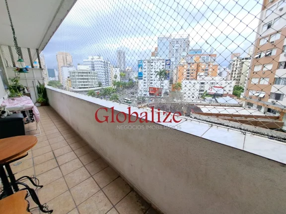 Imagem Apartamento à venda com 94m², 2 quartos, dependência, varanda de frente por R$580.000,00 no Gonzaga em Santos