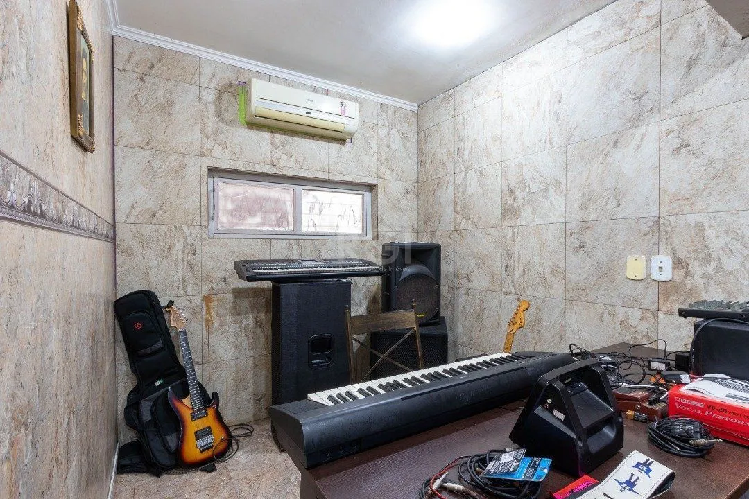 Imagem Sobrado para Venda - 300m², 3 dormitórios, sendo 1 suites, 3 vagas - Cavalhada