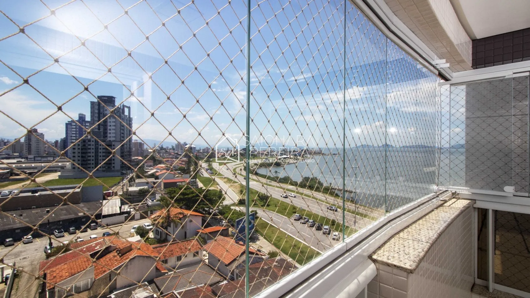 Imagem Apartamento 3 dormitórios com duas suítes e duas vagas sendo o único prédio de frete para a beira ma