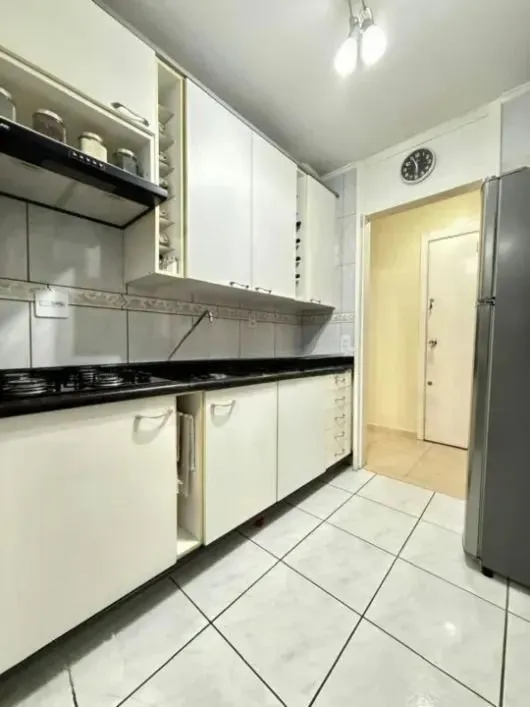 Imagem Apartamento com 3 dormitórios, sacada e churrasqueira.
