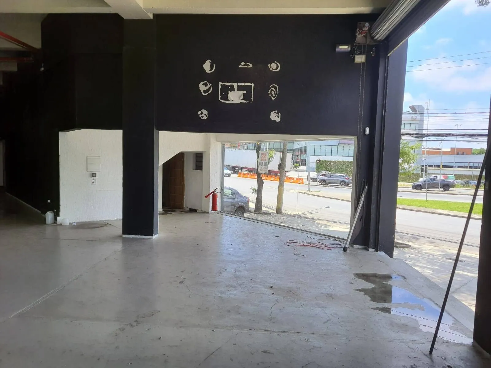 Imagem Galpão Comercial e Industrial em Alphaville - Localização Privilegiada Próxima à Estação Antônio João
