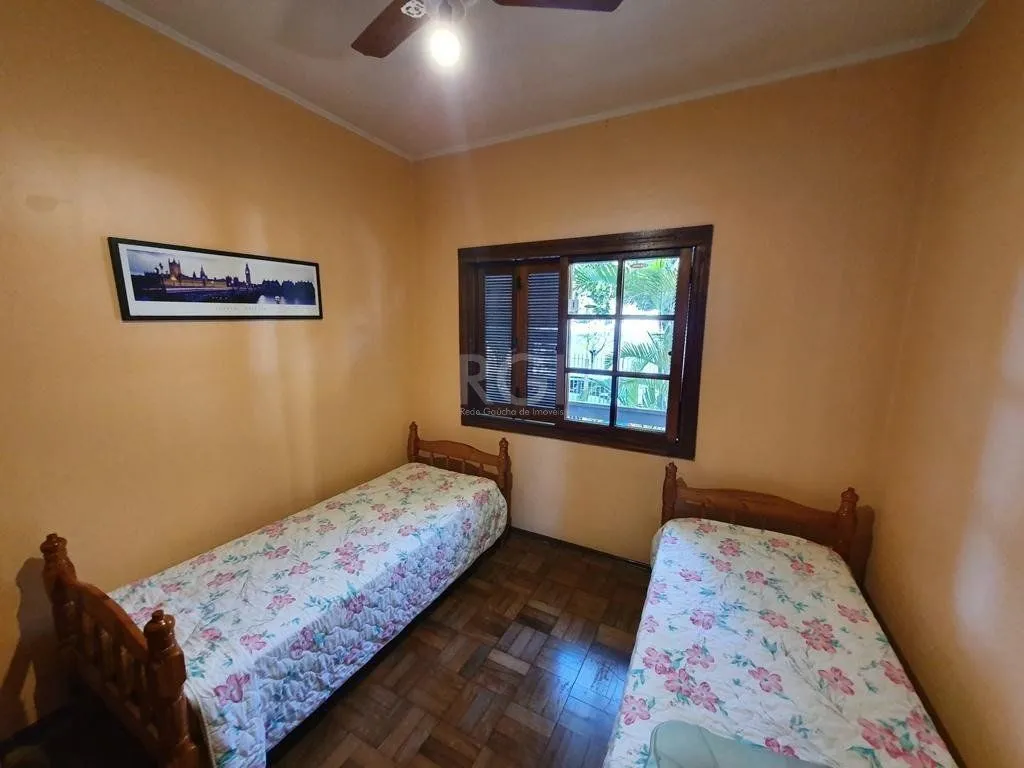 Imagem Casa para Venda - 250m², 4 dormitórios, sendo 1 suites, 4 vagas - Centro
