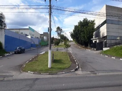Imagem TERRENO A VENDA BAIRRO DO PORTÃO ARUJÁ com área de 50.944m². Terreno totalmente documentado. CONSULTE-NOS.