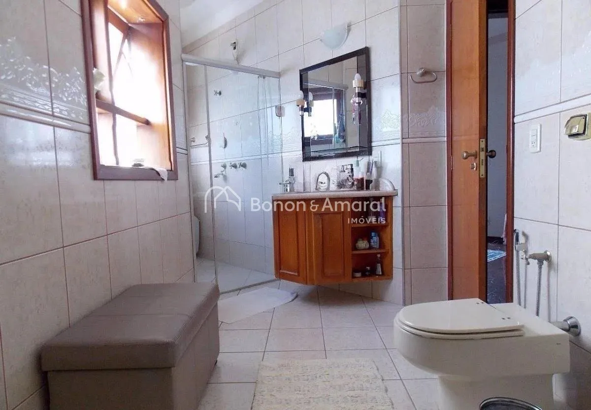 Imagem Casa com 337 m² e 4 quartos