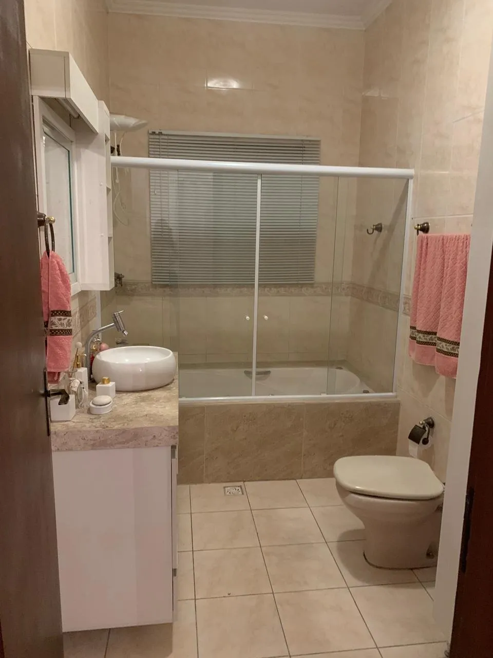Imagem Linda Casa com 3 Dormitórios, Suíte, Espaço Gourmet e 3 Vagas de Garagem