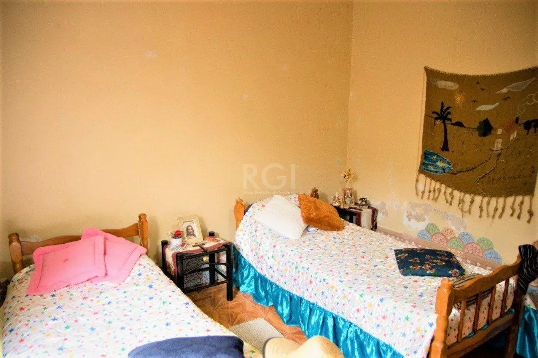 Imagem Casa para Venda - 423.16m², 4 dormitórios, sendo 1 suites, 4 vagas - Glória