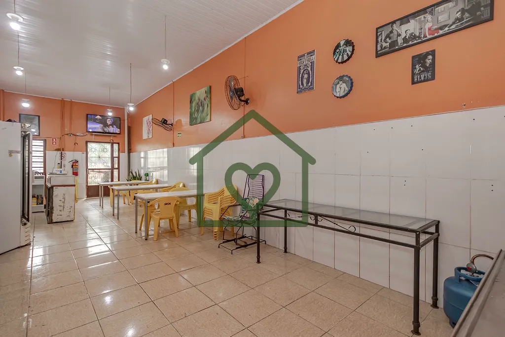 Imagem Ótima casa comercial/residencial em rua movimentada, casa com 3 quartos sendo 1 suíte, 4 banheiros...