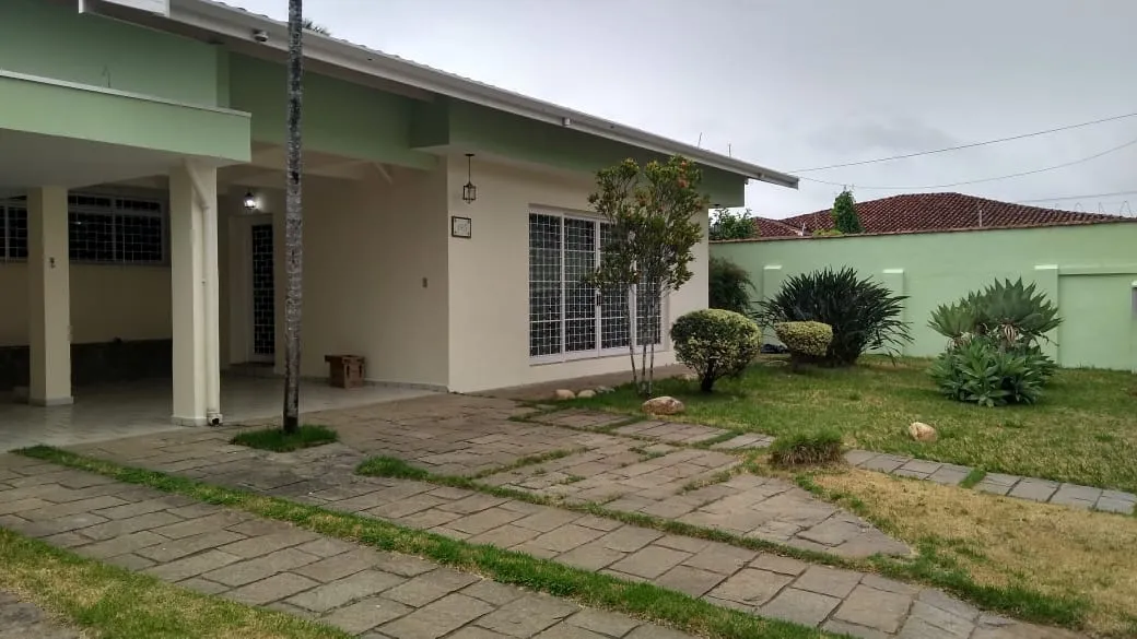 Imagem Casa para Locação 3 Quartos, 1 Suite, 3 Vagas, 600M², Centro, Pindamonhangaba - SP