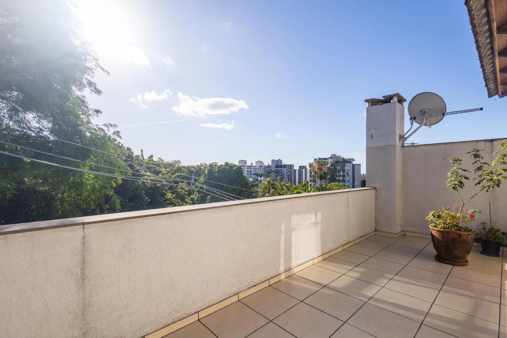 Imagem Excelente casa com 214m² privativos na Rua Dona Paulina - Bairro Tristeza!