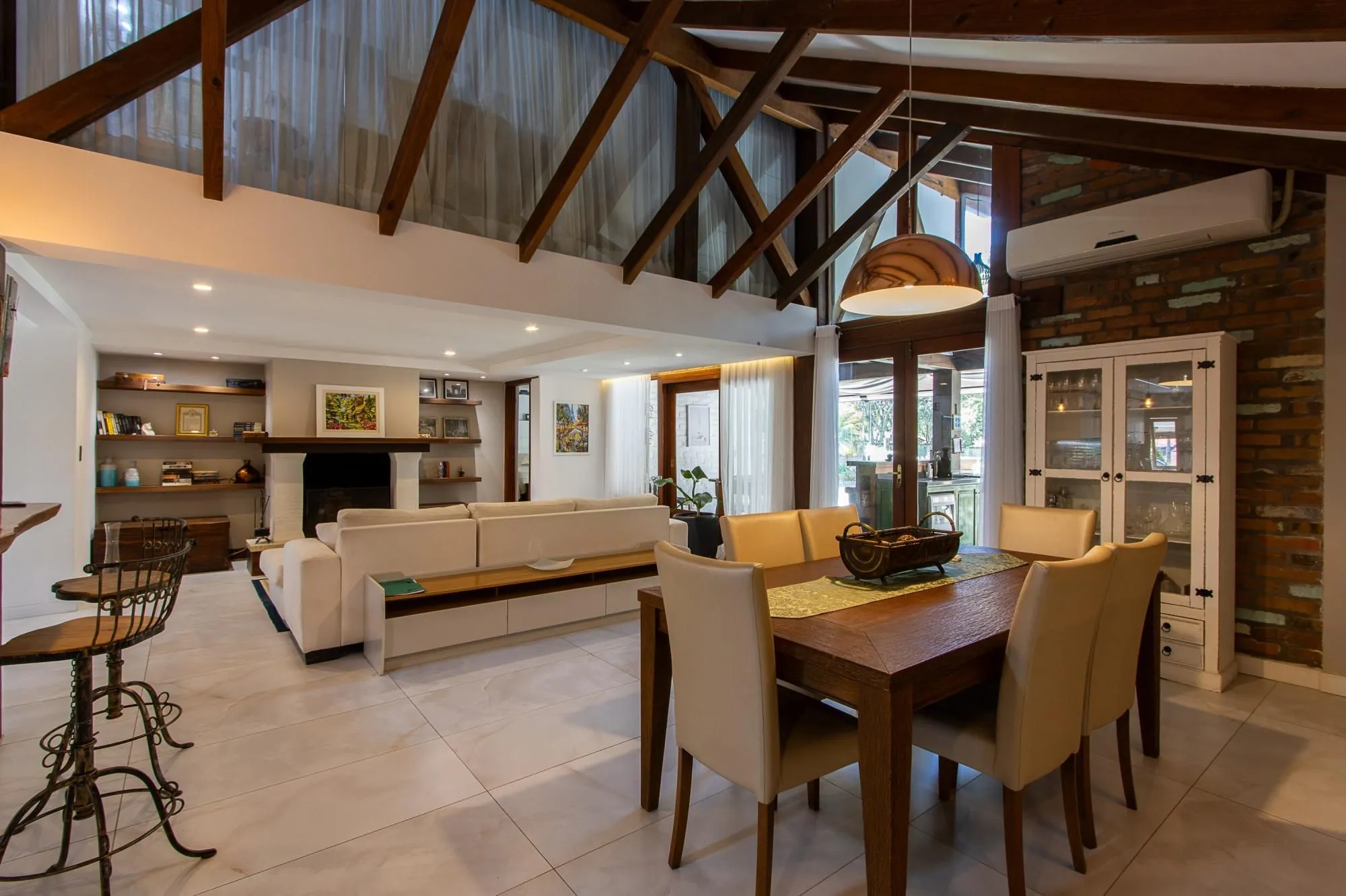 Imagem Casa 4 suites no Terra Ville, com home office, estar íntimo, 4 vagas e piscina.