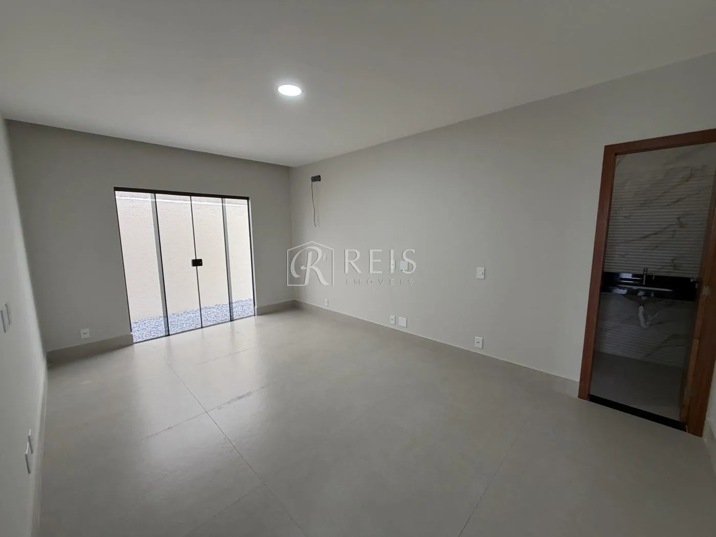 Imagem Casa para Venda em Rio das Ostras, Atlântica, 3 dormitórios, 1 suíte, 3 banheiros, 2 vagas