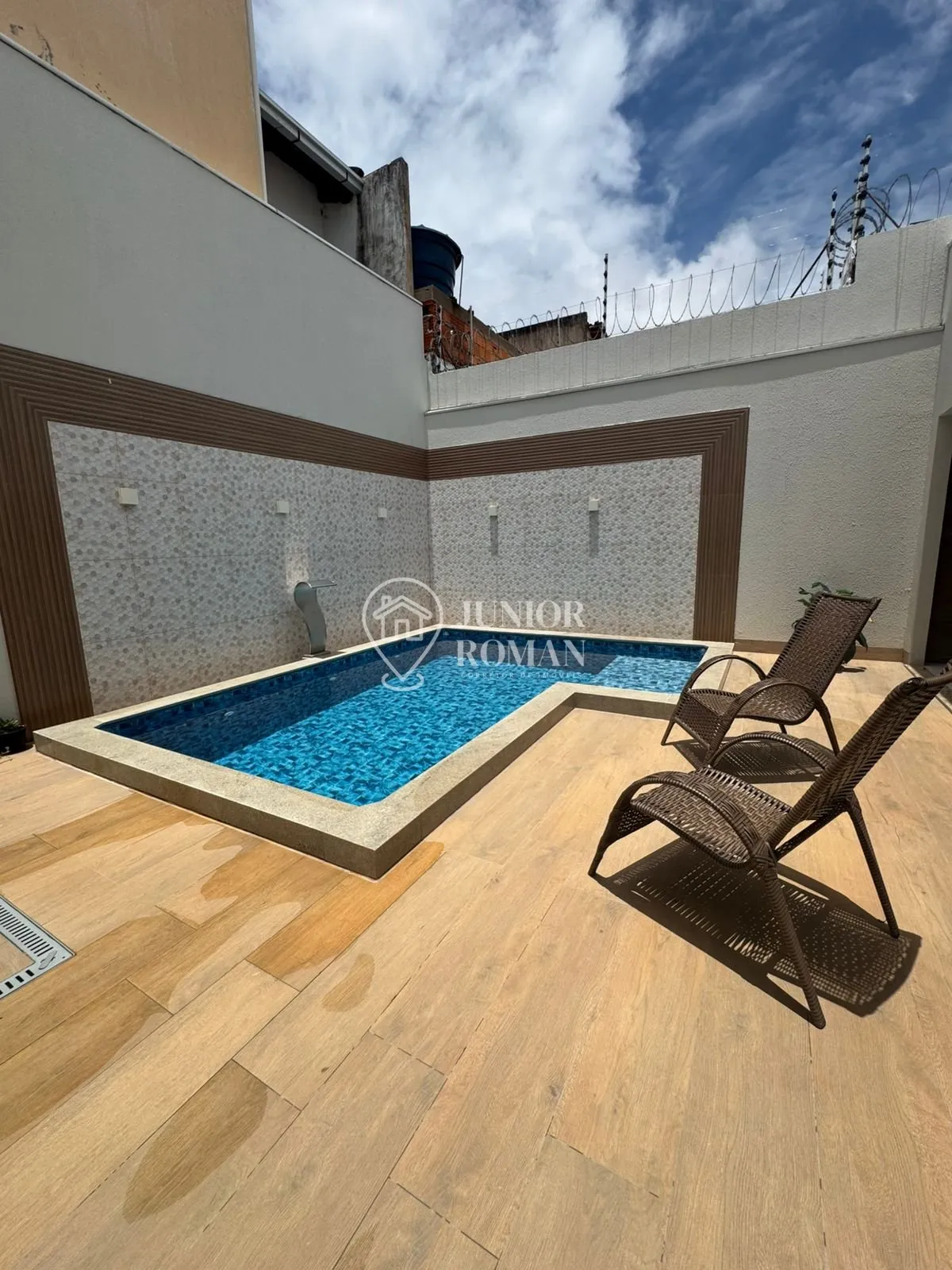 Imagem LINDA CASA 3 DORM SENDO 2 SUITES COM PISCINA E CHURRASQUEIRA - JD VITORIA - BARREIRAS/BA