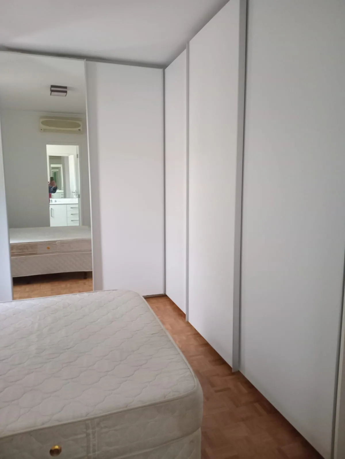 Imagem Aluguel de Casa em Condomínio de Luxo no Tamboré, Santana de Parnaíba-SP: 4 quartos, 1 suíte, 1 sala, 2 banheiros, 4 vagas de garagem, 320m².