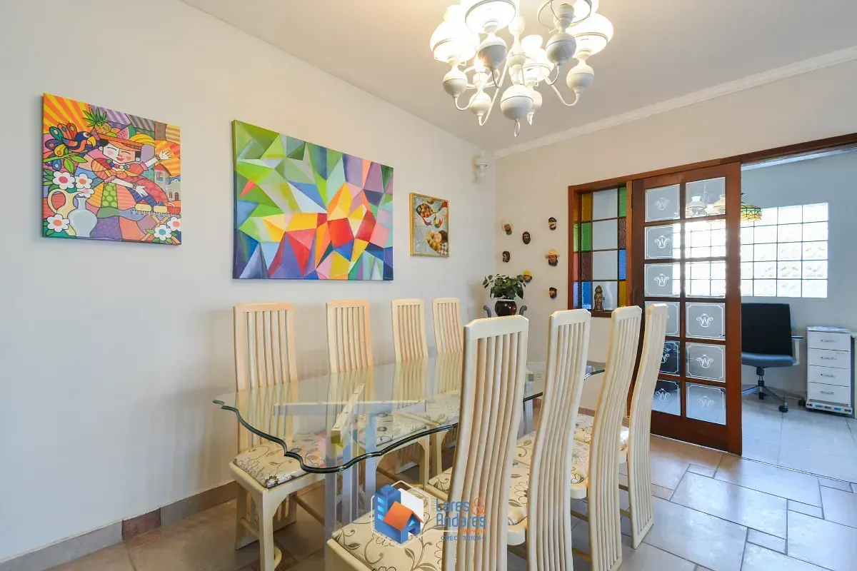 Foto do imóvel Casa para venda em Jardim da Glória com 4 quartos, sendo 1 suíte, 275m² em Rua Doutor Clemente Jobim