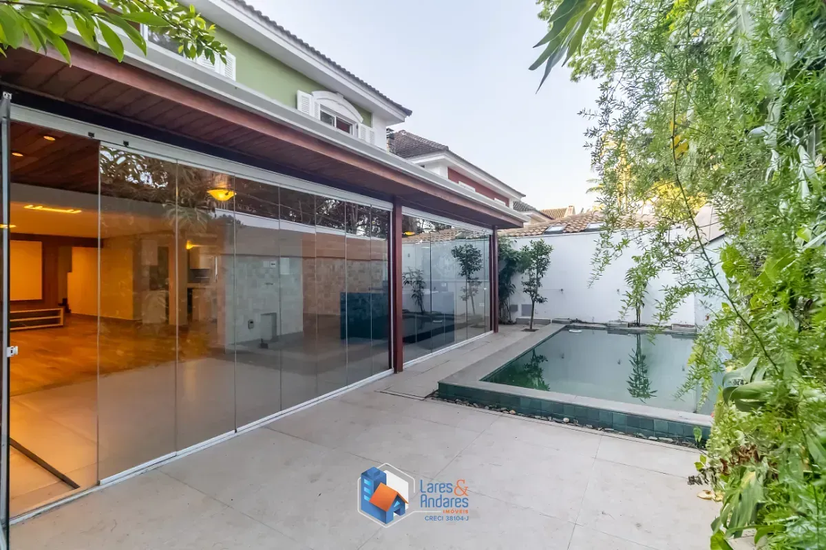 Imagem Casa no condomínio Condomínio Village Place para venda com 4 quartos, sendo 3 suítes, 402m²