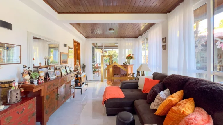 Imagem Casa de Alto Padrão no bairro do Golfe em Teresópolis-RJ