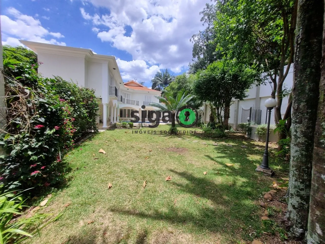 Imagem Casa para Alugar no Jardim América com 4 quartos