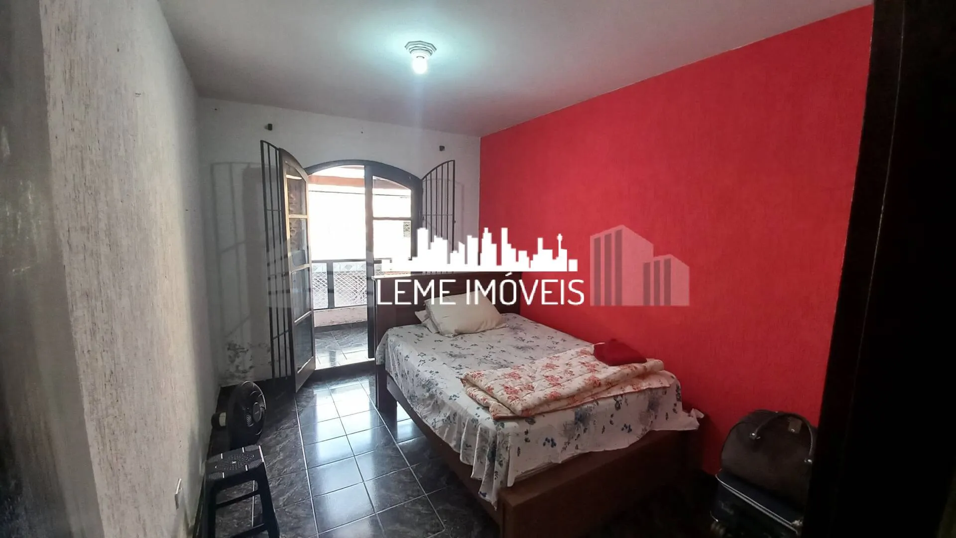 Imagem SOBRADO AMPLO ACEITA FINANCIAMENTO HABITACIONAL E UTILIZAÇÃO DO FGTS.