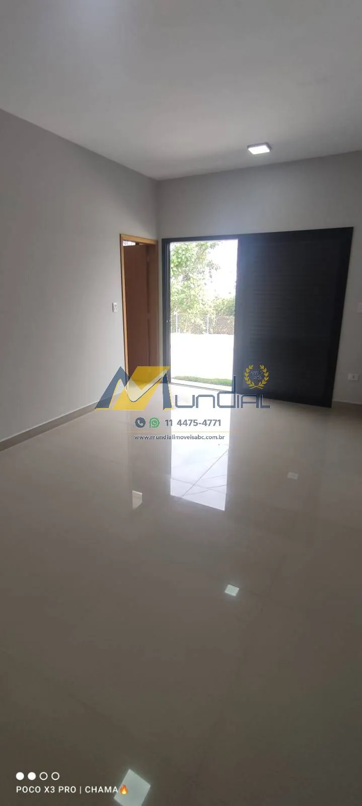Imagem Casa à Venda com 450m², 3 dormitórios, 3 suítes, 1 sala e 4 vagas!!!