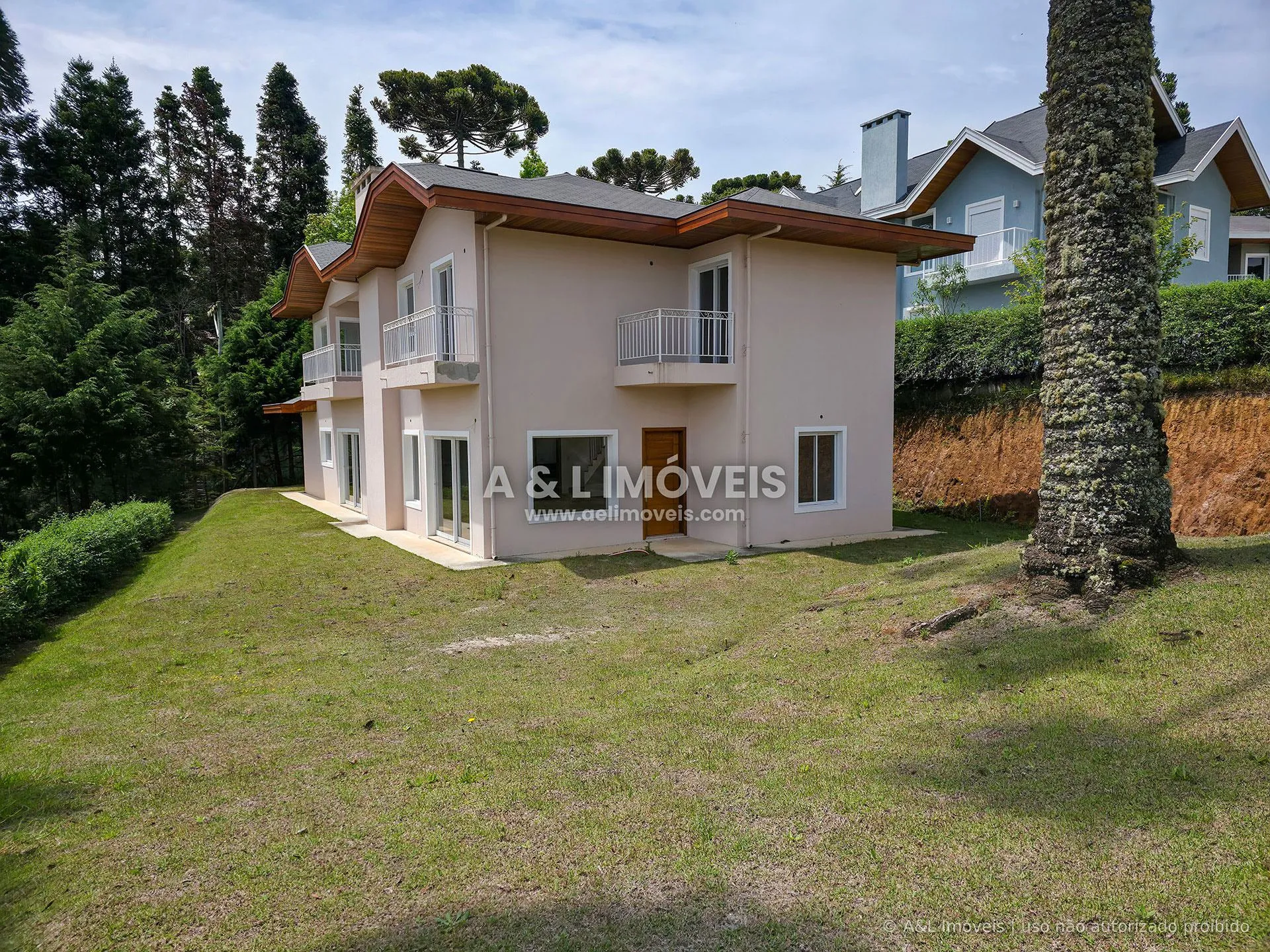 Foto do imóvel Casa com 5 dorms em Campos do Jordão e suíte com vista para Pedra do Baú em Avenida Fausto Bueno Arruda Camargo