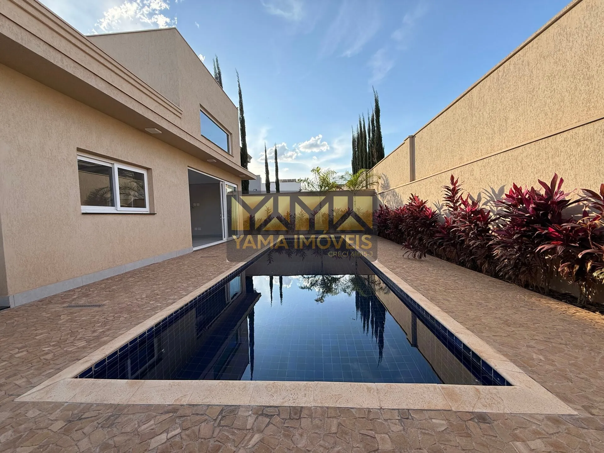 Imagem Condomínio Bela Vista - Casa Térrea no Condomínio Bela Vista - 4 Suítes - Piscina - Jardim Olhos D'Água
