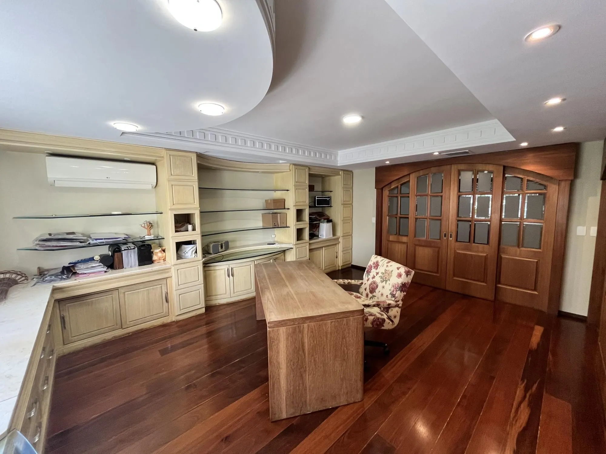 Imagem Apartamento de 4 quartos, suíte, amplo closet, dependência e 2 vagas de garagem