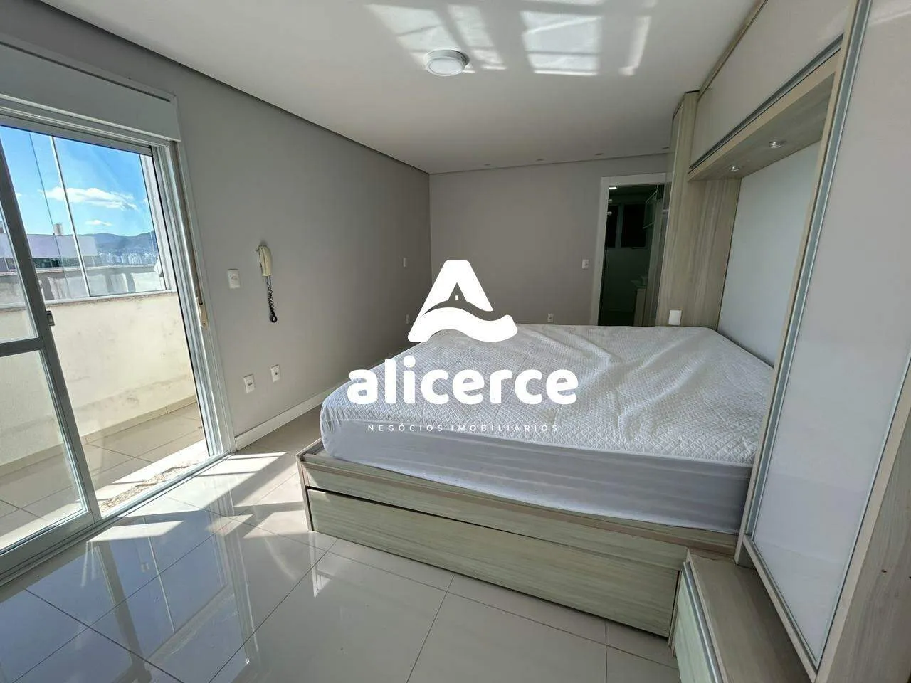 Imagem Apartamento Duplex à venda com 129m² l 3 quartos l 3 suítes l Vista Mar l Estreito - Florianópolis/SC