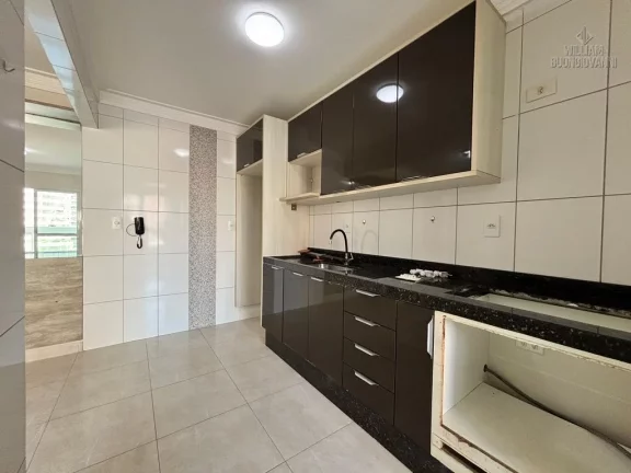 Imagem Apartamento em Praia Grande, com 2 quartos, 1 suíte, e uma sacada gourmet,80 m².