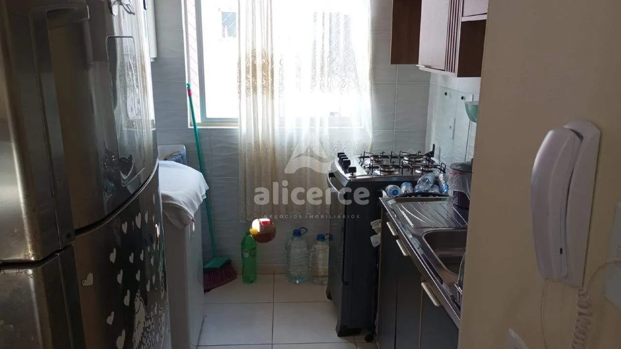 Imagem Apartamento reformado, sol da manhã, com 2 dormitórios no Real Parque