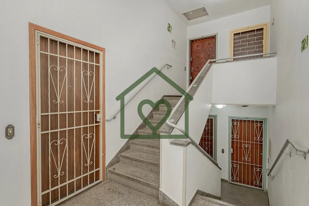Imagem Descubra seu novo lar em Porto Alegre! Apresentamos um encantador apartamento à venda, localizado n...