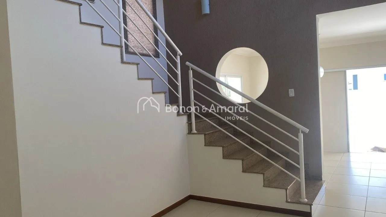 Imagem Casa no condomínio Portal do Jequitibá com 3 suítes para ALUGAR