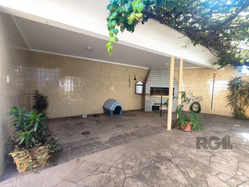 Imagem Excelente casa de 290m² com 4 dormitórios e 4 vagas