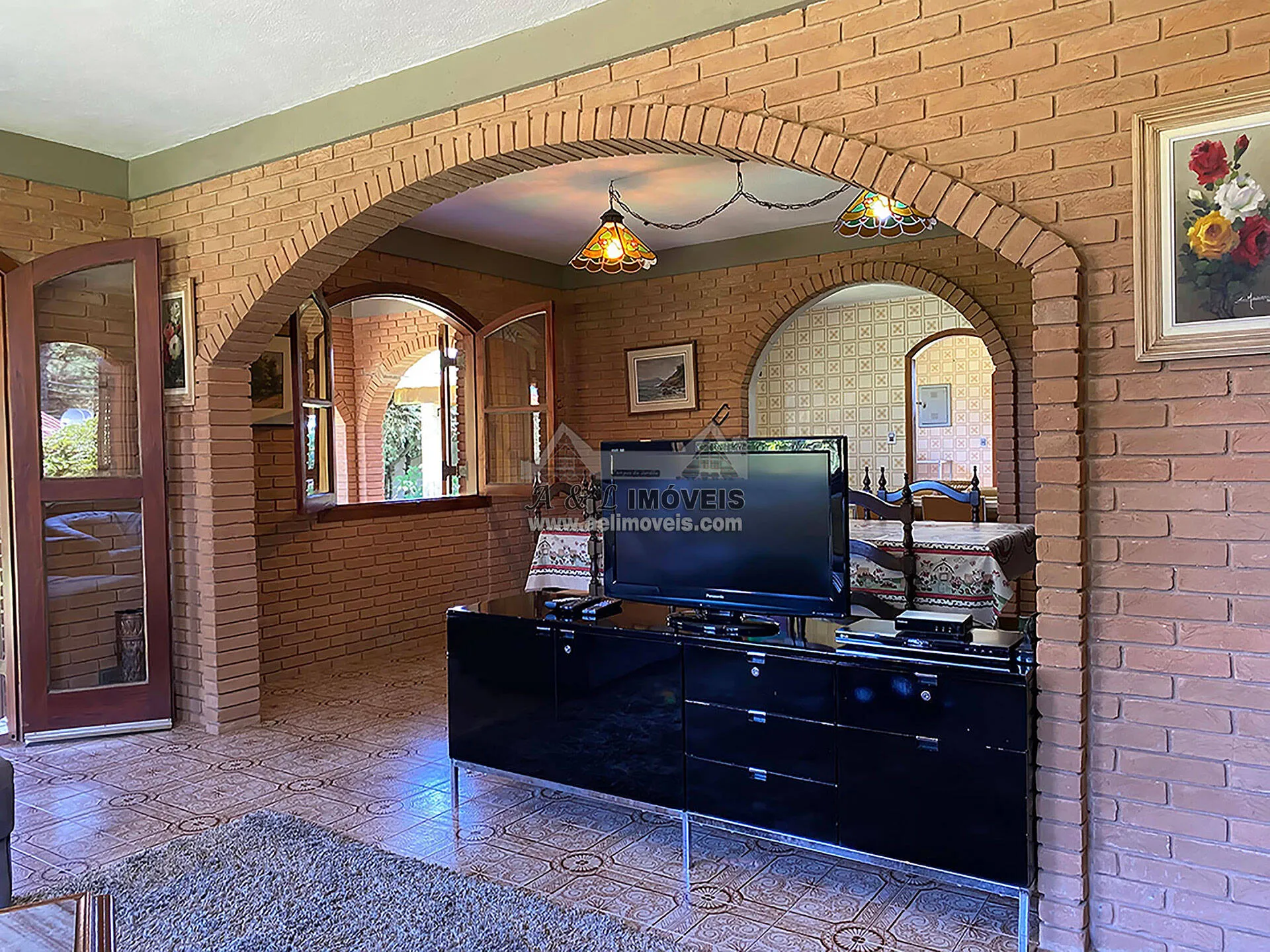 Imagem Casa à venda em Campos do Jordão - Em estilo rústico de tijolinho avista
