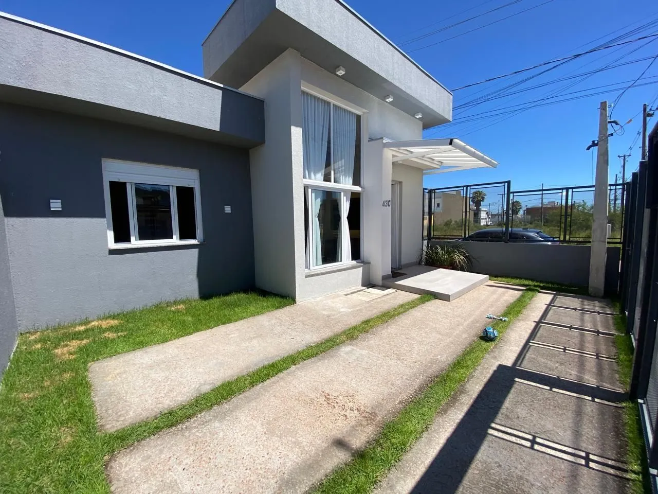 Imagem Casa com 03 quartos (01 suíte) e 01 vaga no Bairro Hípica em Porto Alegre