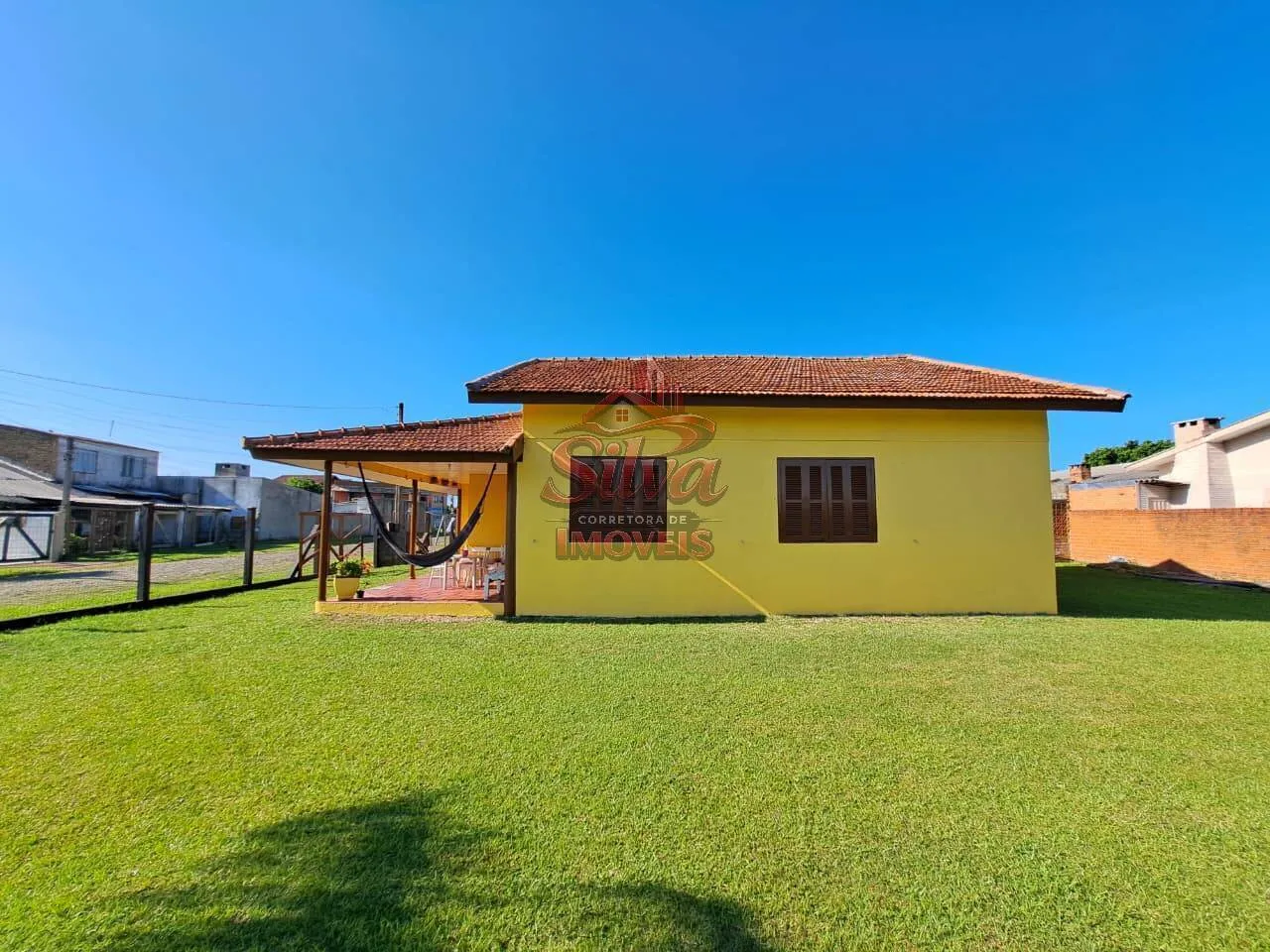 Imagem 1066 |Casa 3 dormitórios de esquina com pátio amplo
