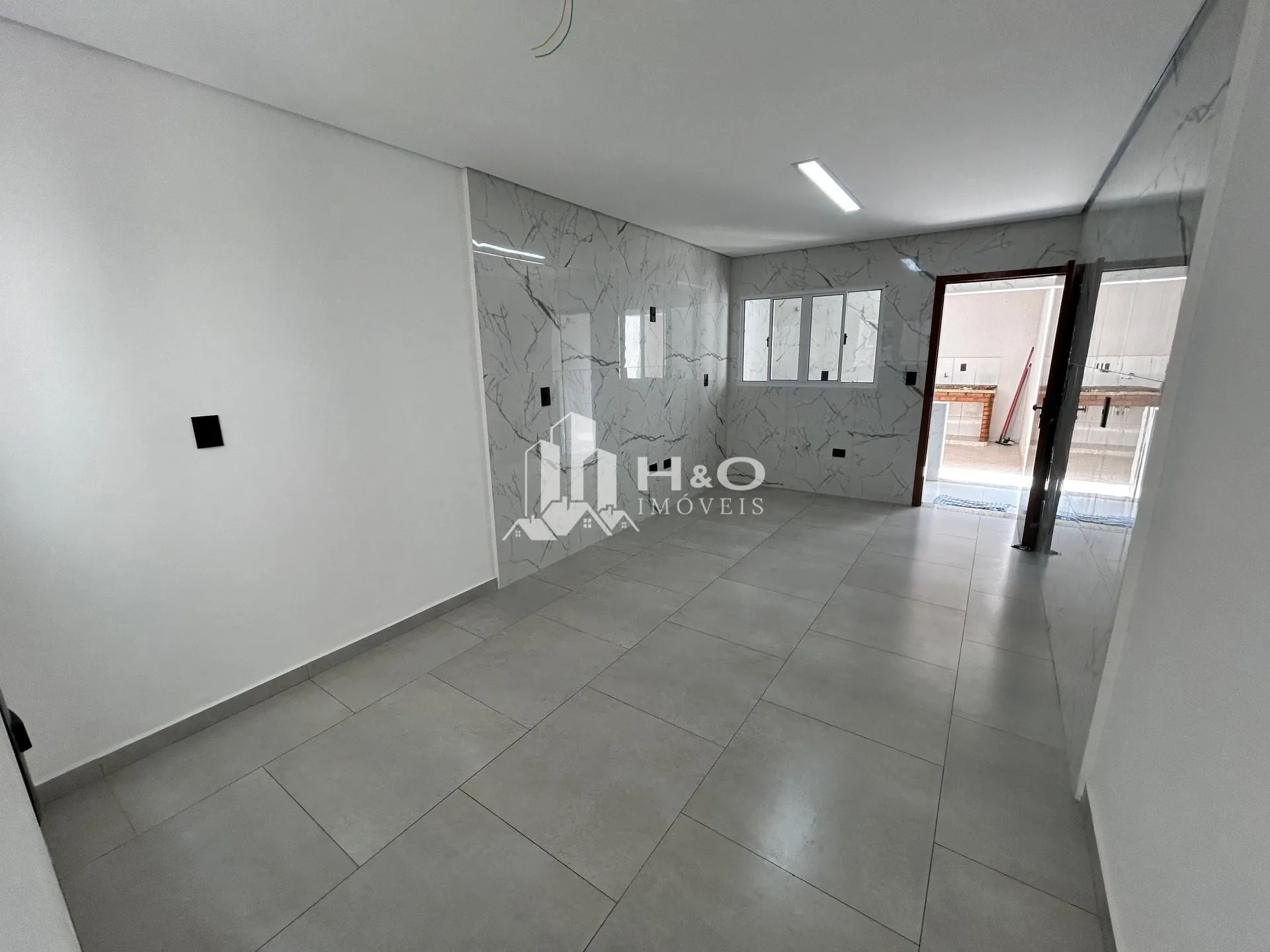 Imagem Sobrado à Venda Próximo ao Metrô Patriarca - 3 Dormitórios, 1 Suíte, Espaço Gourmet e Acabamento de Alto Padrão!