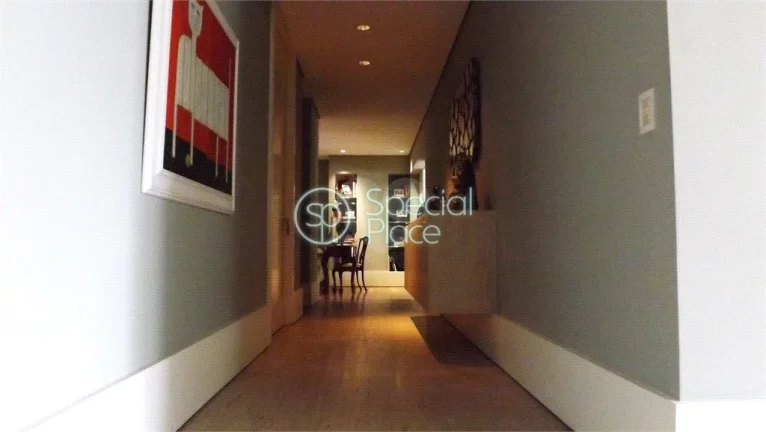 Imagem Localizado em prédio ícone com duas unidades unificadas na planta. Condomínio com segurança e la...