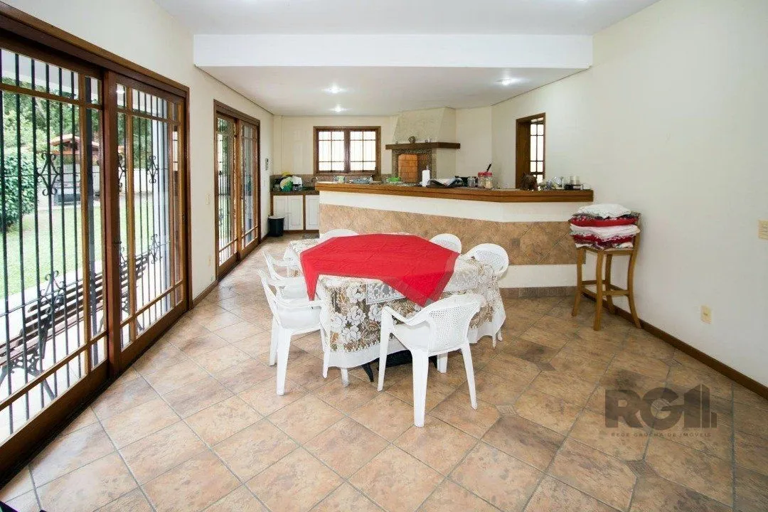 Imagem Sobrado com 6 suites, lareira, lavabo, pátio - Bairro Belém Velho