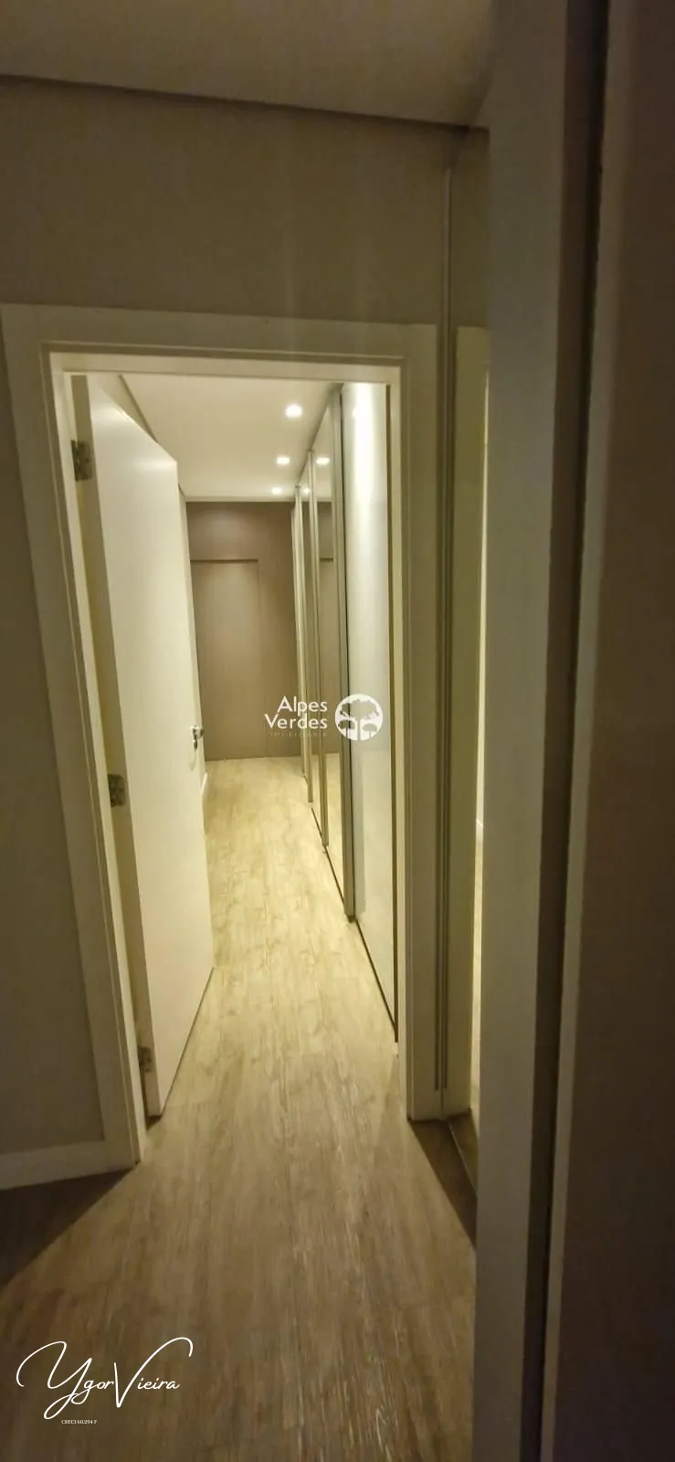 Imagem Vende-se apto mobiliado e decorado em Joinville-2 Suites-R$1.450.000,00