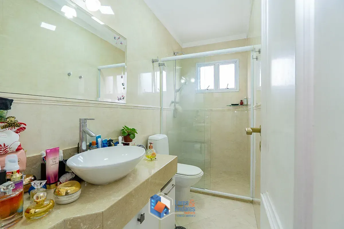 Imagem Casa em condomínio para venda em Planalto Paulista com 4 quartos, sendo 4 suítes, 390m²