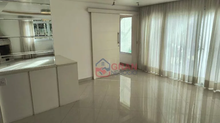 Imagem Casa Alto Padrão para Aluguel em Condomínio Fechado com Bosque Privativo