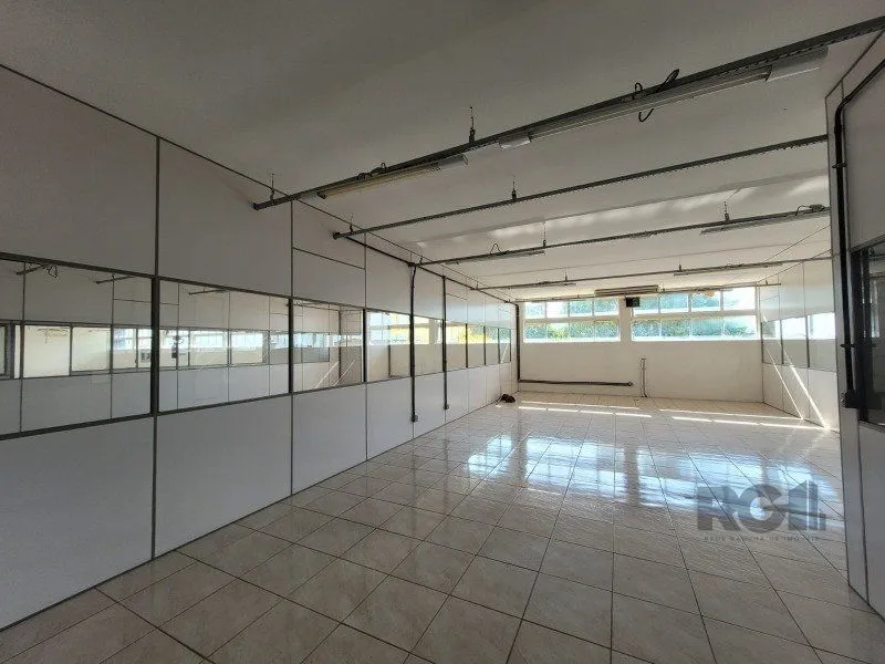 Imagem MÁFFER IMÓVEIS ALUGA - PRÉDIO COMERCIAL DE GRANDE PORTE Av. Missões, 06 - Bairro Navegantes | Porto Alegre