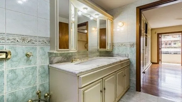 Imagem Amplo apartamento com 3 dormitórios, churrasqueira e hidromassagem - 222m² - Petrópolis