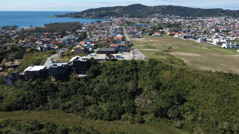 Imagem Terreno à venda em Garopaba-SC, bairro Ferraz, 810m² de área - Oportunidade única!
