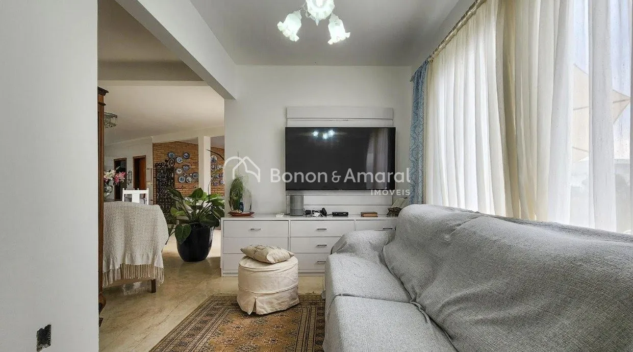 Imagem "Exclusiva Casa de Alto Padrão no Residencial Moinho de Vento - Valinhos/SP com Vista Deslumbrante"
