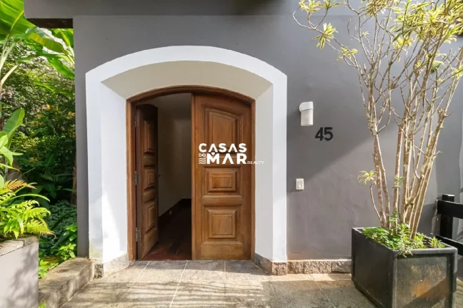 Imagem Linda Casa Reformada e Modernizada de 4 quartos em Condomínio cobiçado em São Conrado
